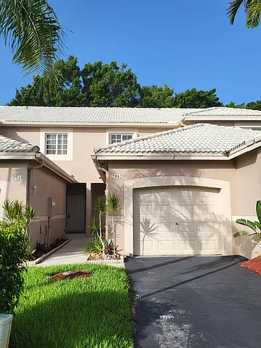 2082 Madeira Dr Photo 1