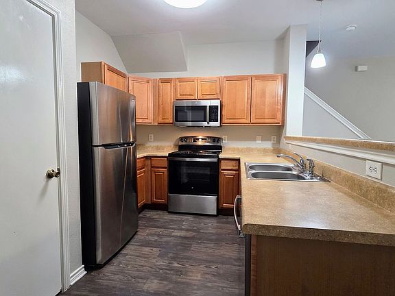 5th image of 7814 Kingsbury Wood