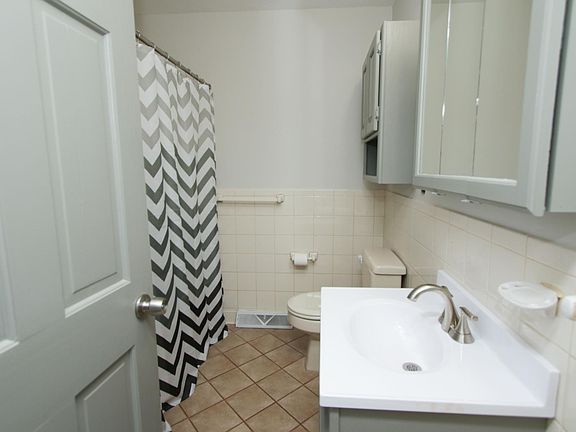 5th image of 156 Hollywood Ave #1
