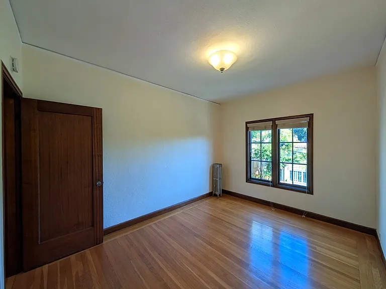 2427 Hilgard Ave — Photo 28