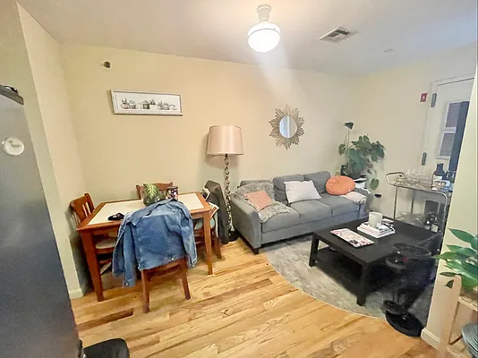 Rented by Hagstrom Management Inc | media 9