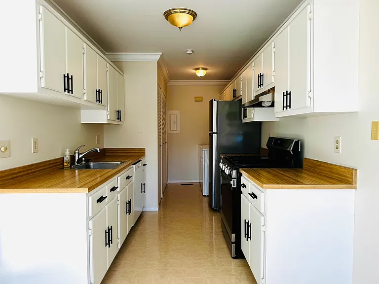 23519 N Rockledge #1 — Photo 2
