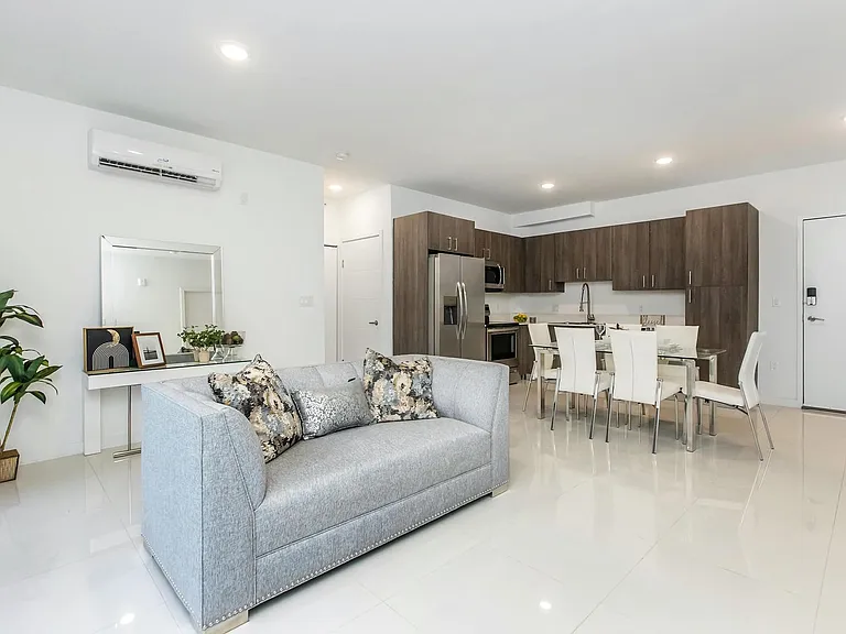 Miami lifestyle at a rate you can afford! — Photo 11