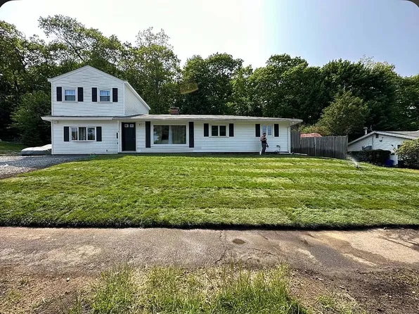 11 Price Rd, Peabody, MA 01960