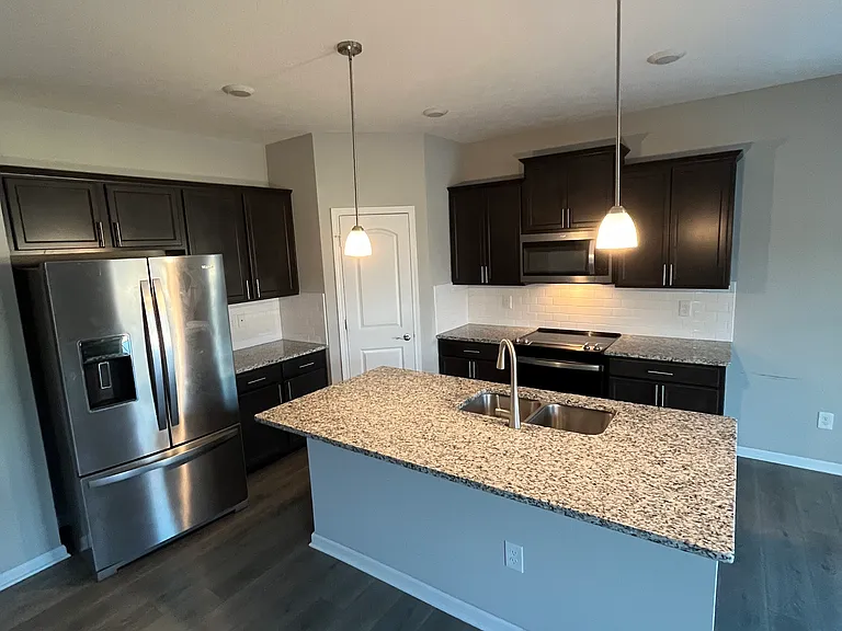 514 Curry Dr — Photo 10