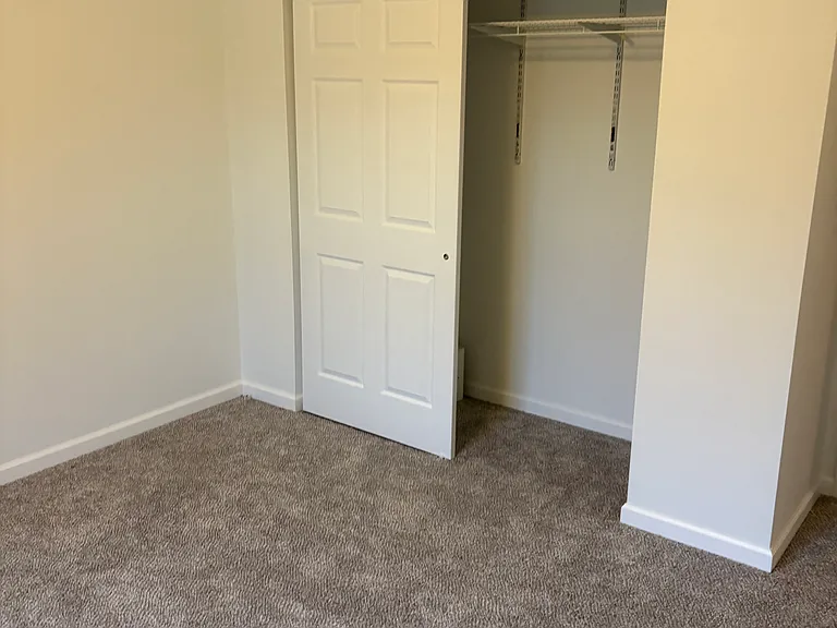 438 Glendell Ln — Photo 3