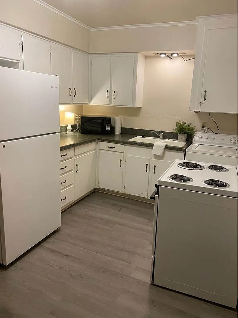 510 Cynisca Street — Photo 1