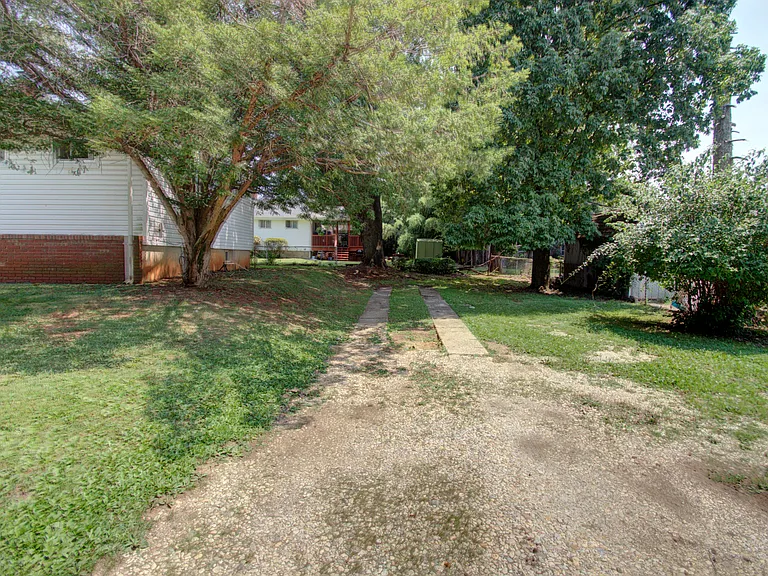 6520 Armstrong Ave — Photo 24