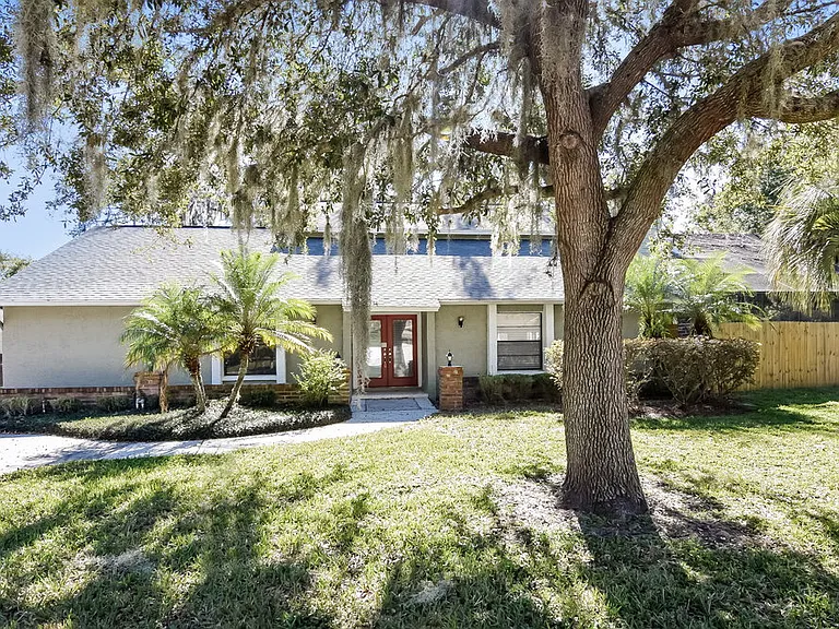 1902 Lake Platt Ln — Photo 1