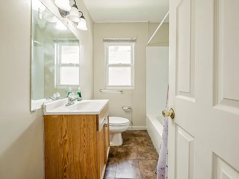 1147 E Brockton Ave — Photo 24