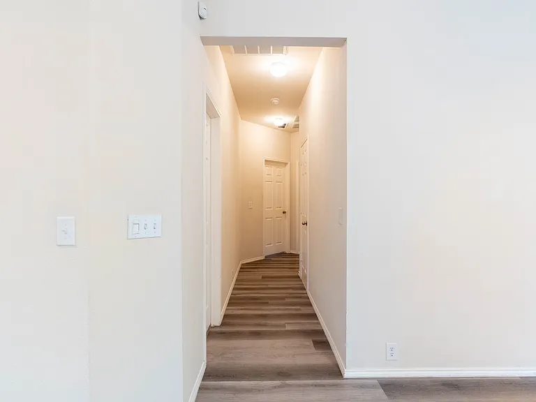 2505 Monroe Dr — Photo 6