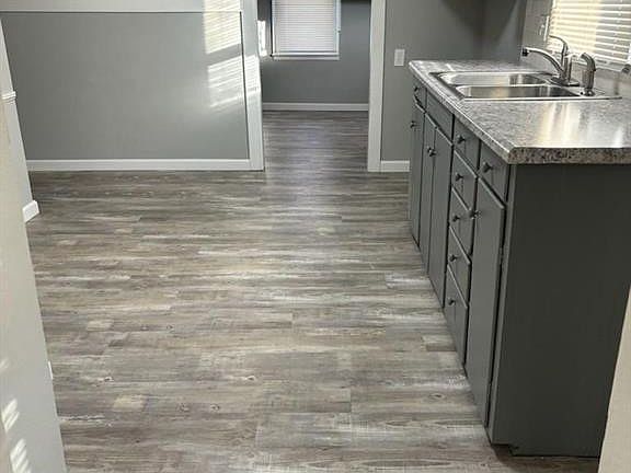 5th image of 2033 Sheffield Pl