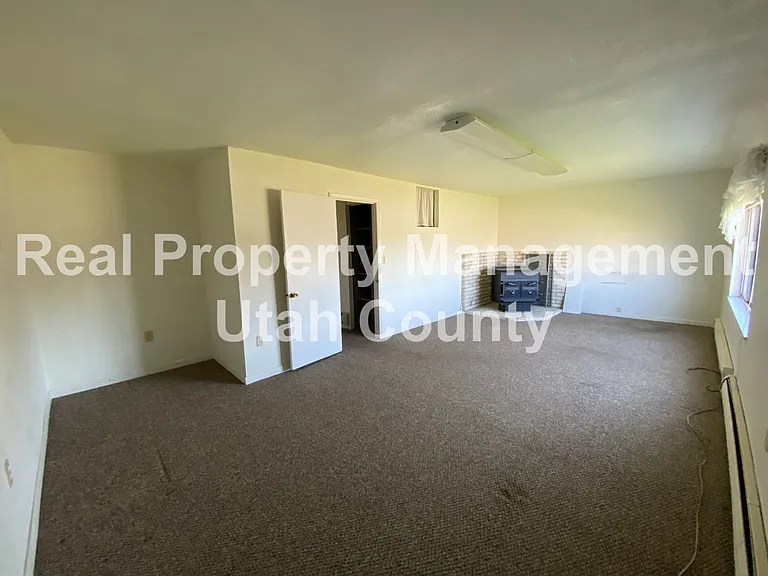 1285 W Utah Ave — Photo 30