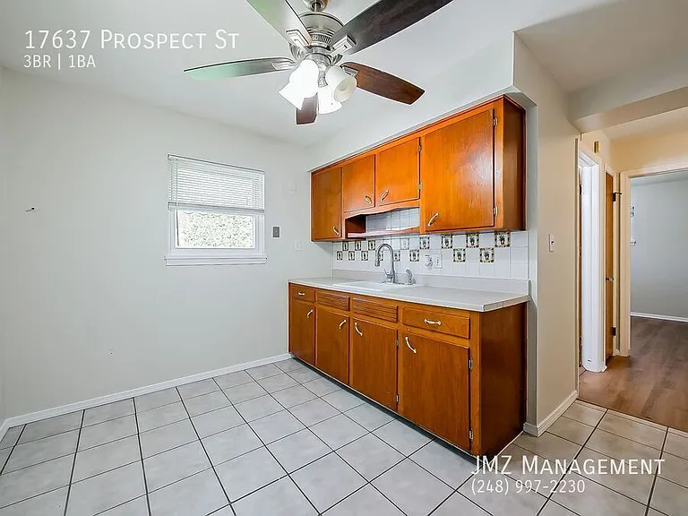 17637 Prospect St — Photo 5