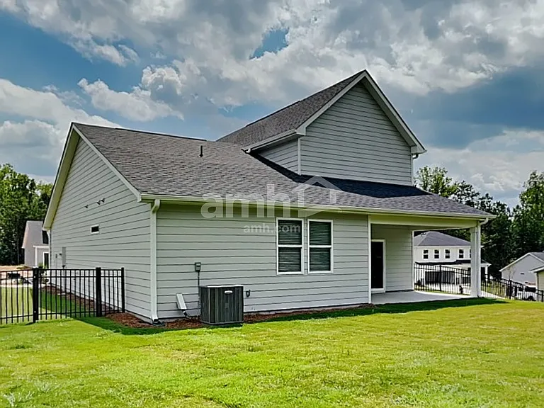 90 Spruce Cir — Photo 29