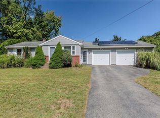 105 Stonedale Rd, Warwick, RI 02889