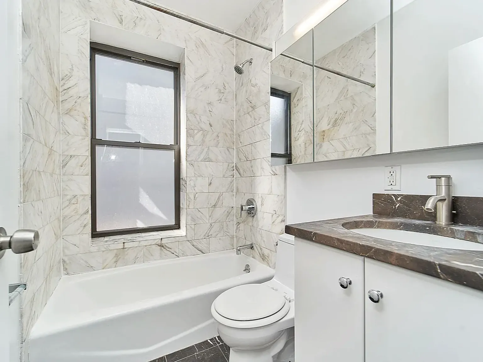211 Avenue A — Photo 4