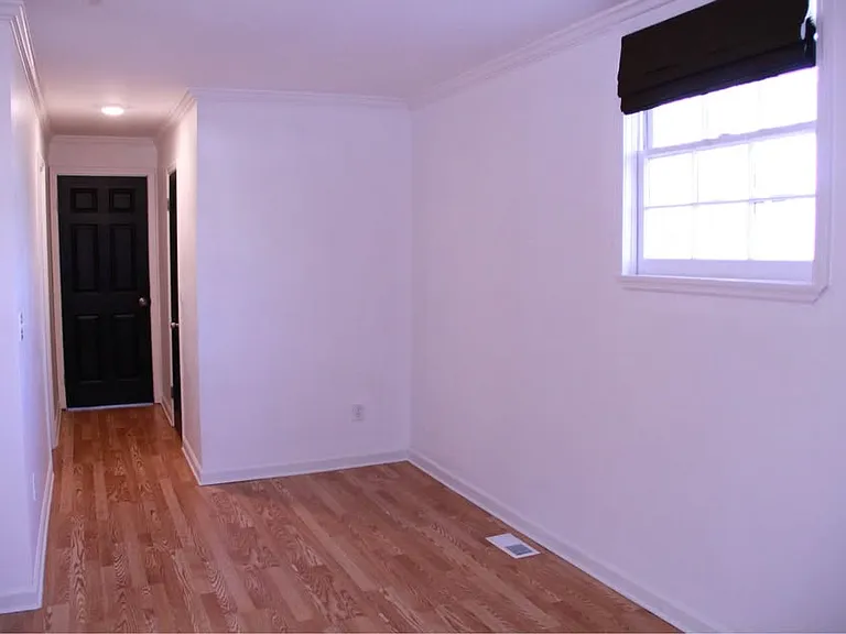 S Lee St — Photo 19