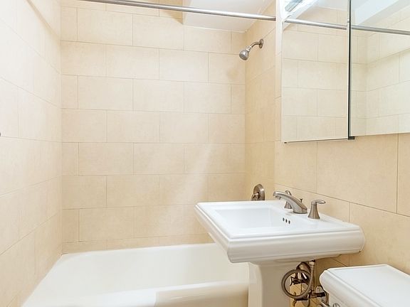 4th image of 141 E 33rd St APT 9J