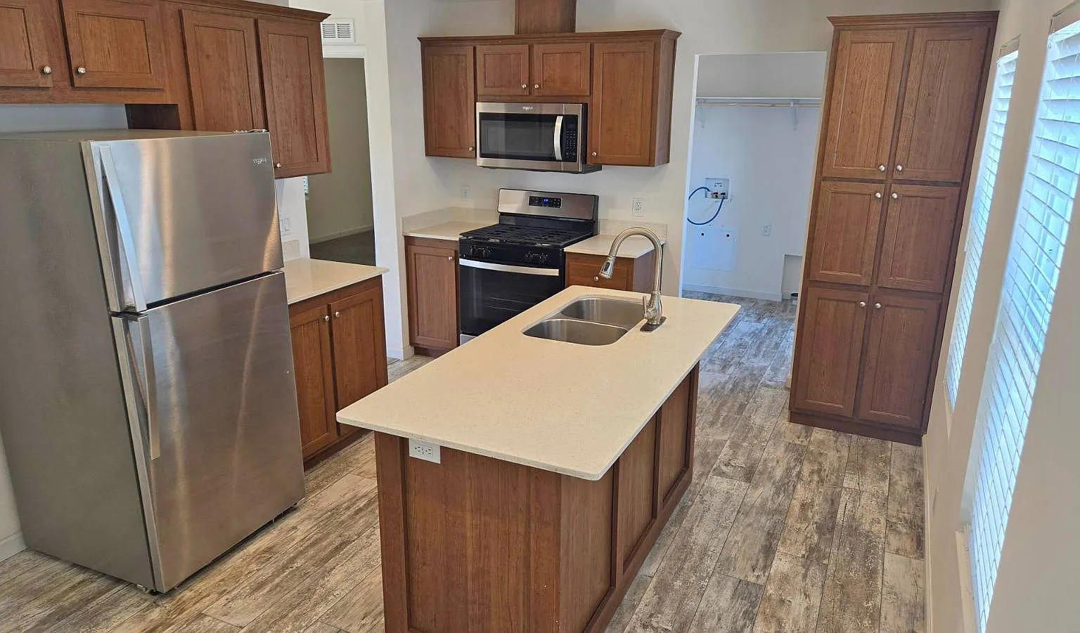 3 bed, 2.0 bath, 1020 sqft, $1,450 — Photo 1