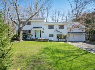 48 Winding Ln, Norwalk, CT 06851