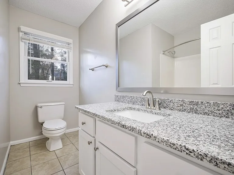 Sunstone Apartments — Photo 37