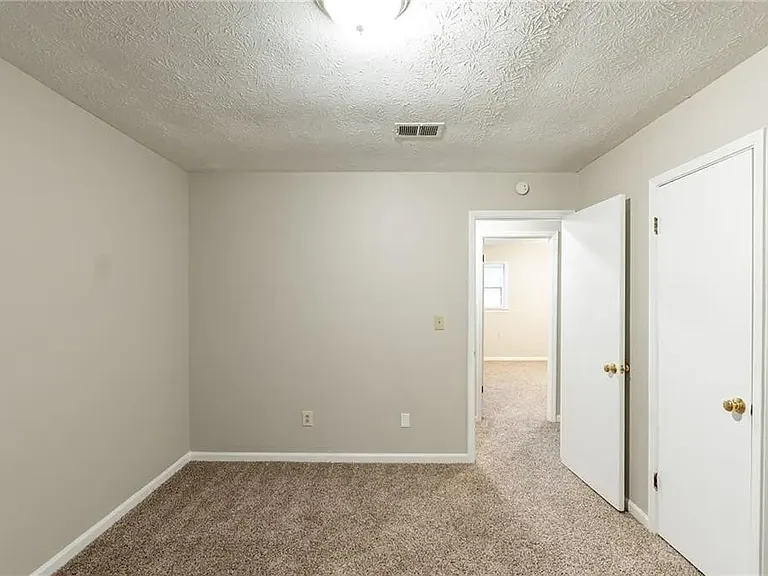 2047 Cliffton Ter — Photo 18