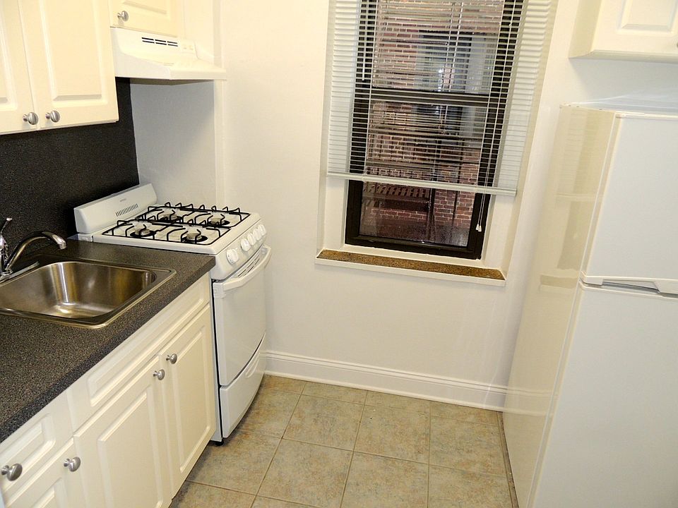 2nd image of 17290 Highland Ave APT 3C