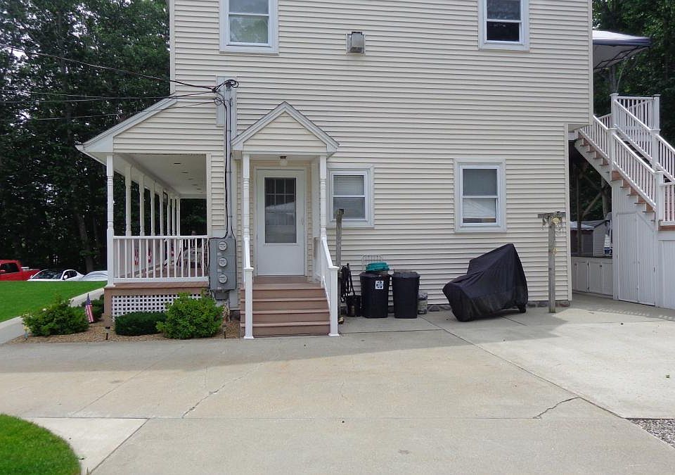 1st image of 49 Walnut St #1