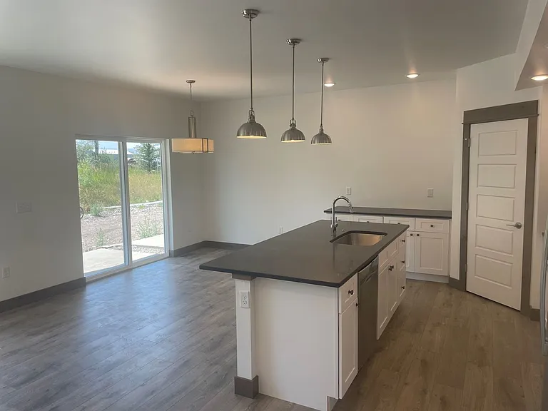 52 Black Label Way — Photo 5