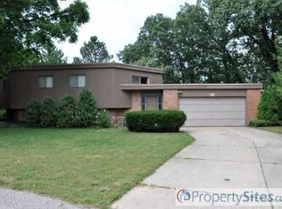 4991 Bluff Dr NE, Grand Rapids, MI