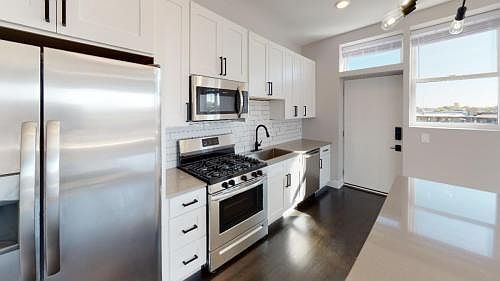 5th image of 1745 W Touhy Ave #2A