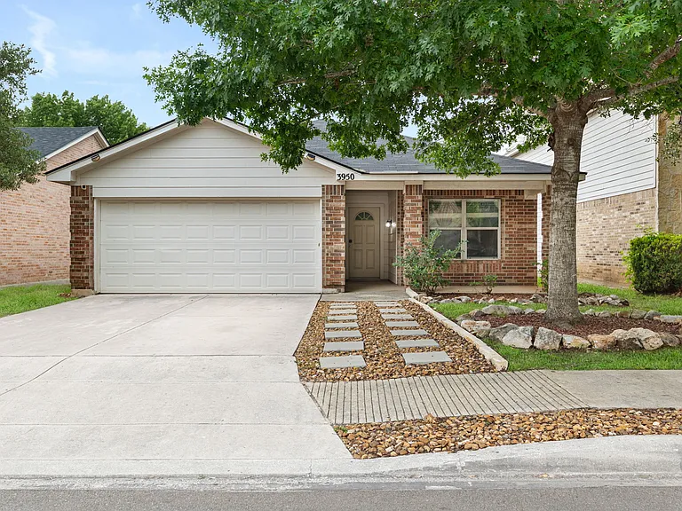 3950 Canyon Pkwy — Photo 1