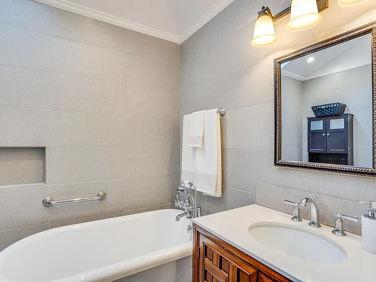 Master bathroom ensuite
(shower head and curtain have been added since this picture was taken)