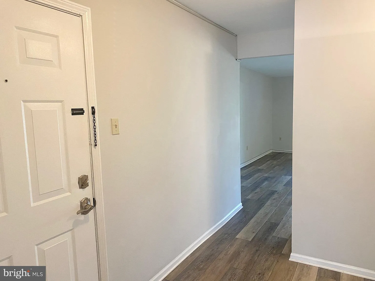 1 bed, 1.0 bath, 788 sqft, $1,900 — Photo 2