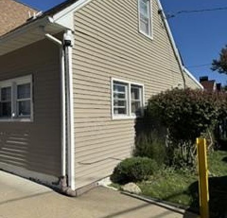 2nd image of 9 Woodside Pl