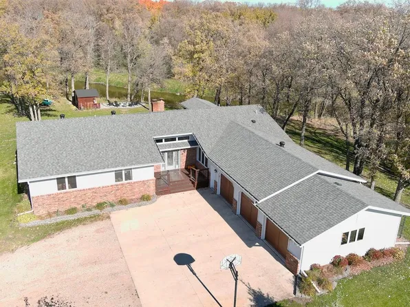 20988 Willchard Dr, Thief River Falls, MN 56701