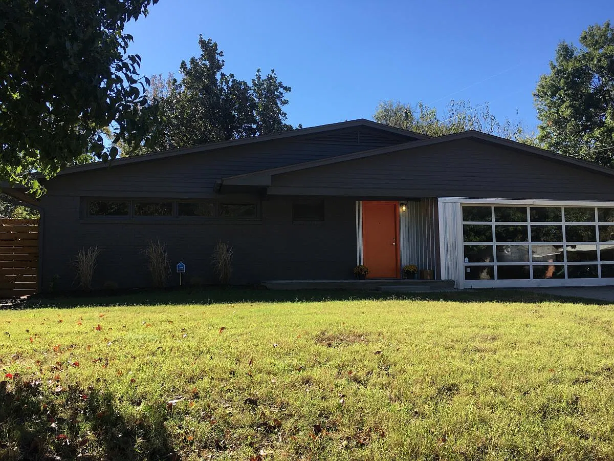 3 bed, 2700 sqft, $2,795 — Photo 1