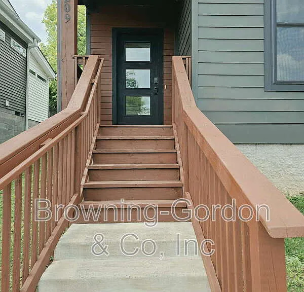 3209 Curtis St — Photo 3
