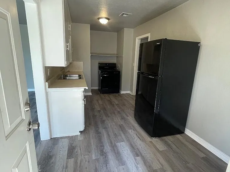 1003 E Arkansas St — Photo 4