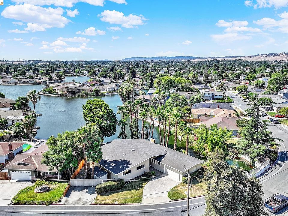 1st image of 8 N Lake Dr