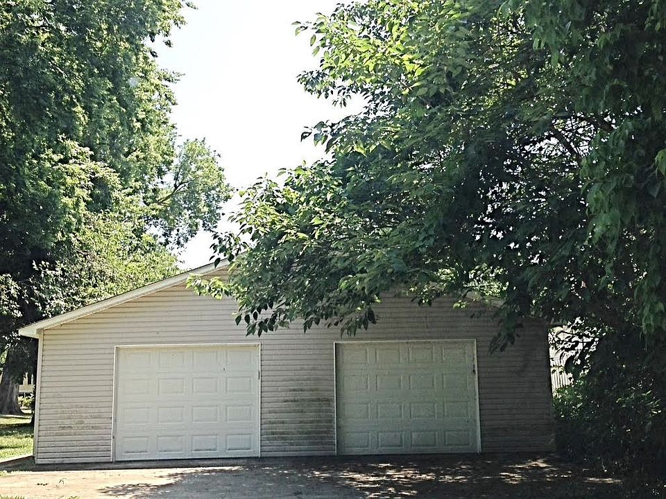 2nd image of 205 3rd St