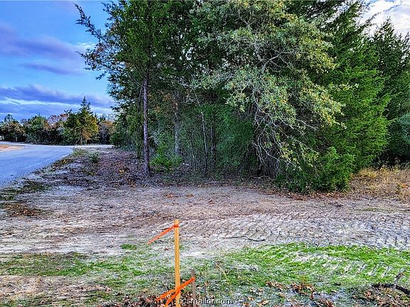 3rd image of 17 Berkshire Dr