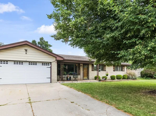 29 Birch Dr, Chatham, IL 62629
