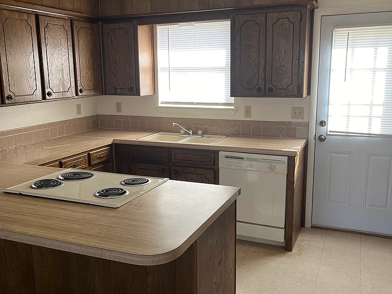 1614 N Cedar Loop — Photo 3