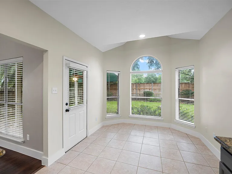 7914 Millbrook Dr — Photo 17