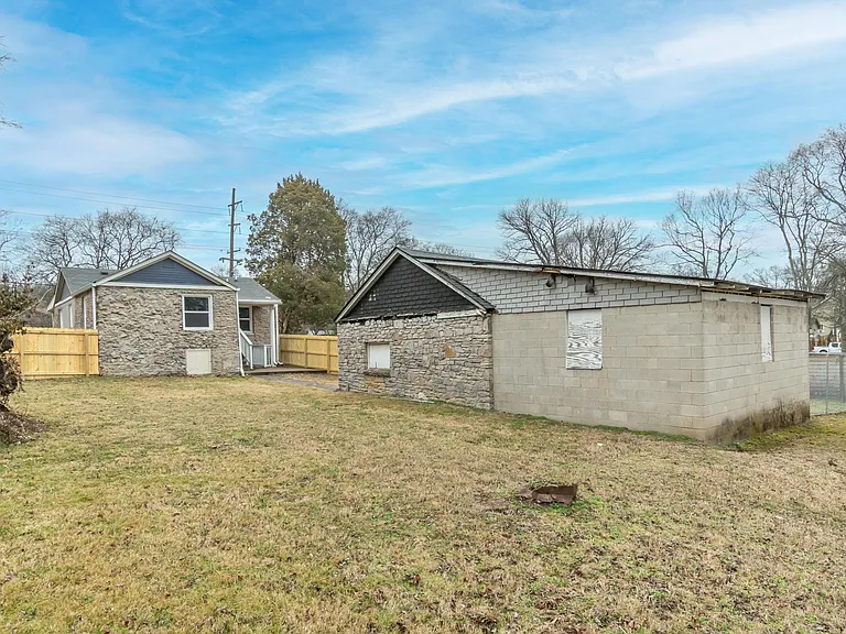 3823 Saunders Ave — Photo 32