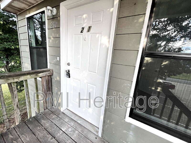 1st image of 606 Virginia St APT 201