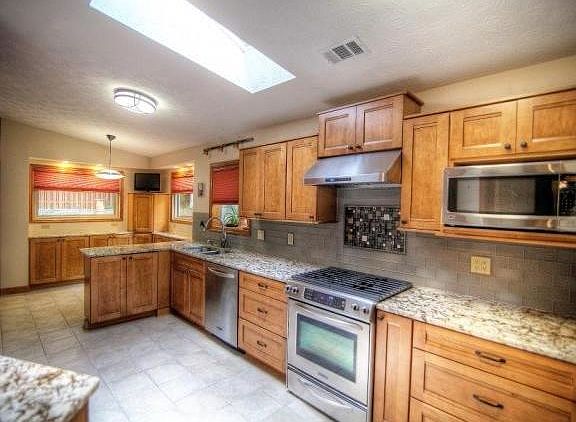 5th image of 555 S Kimberly Ct