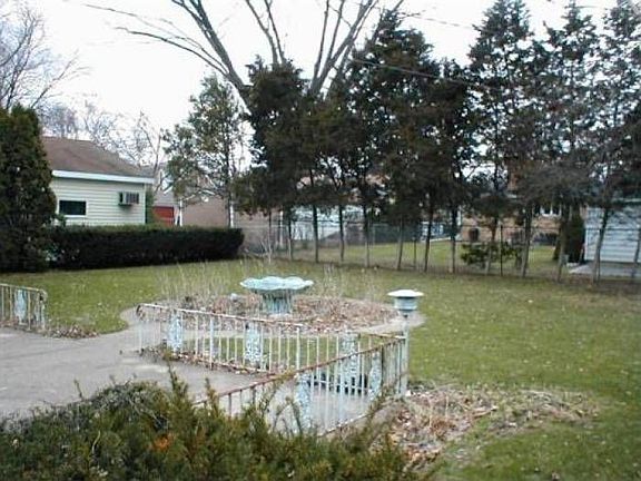 3rd image of 220 S Phelps Ave